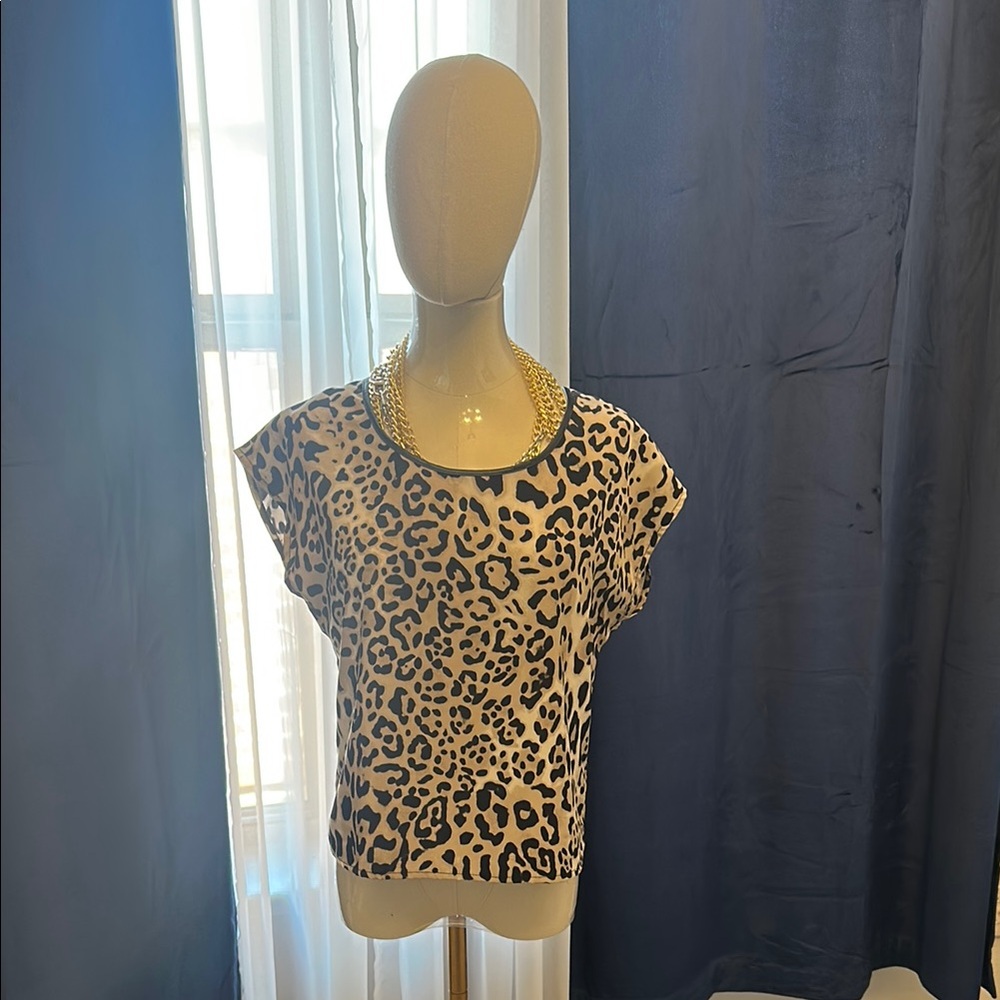 Socialite Black and Tan Sleek Top